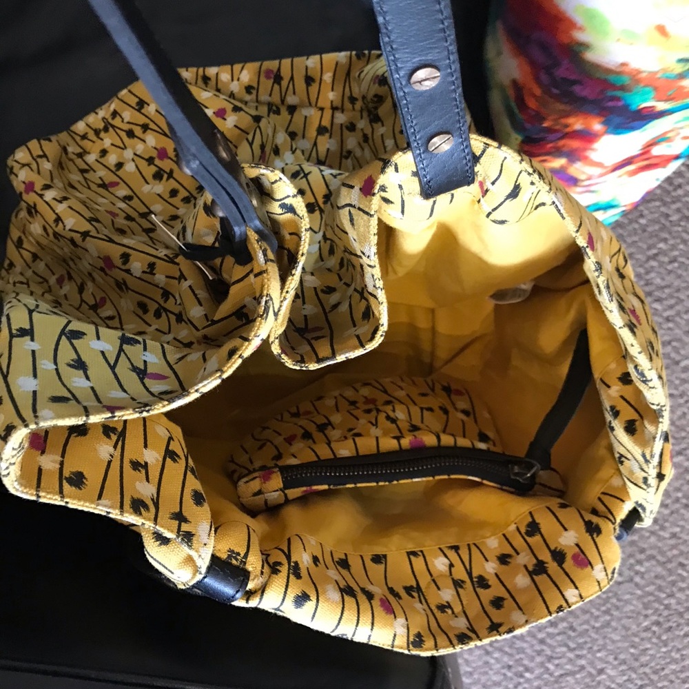Handbag - Picture 2 of 3